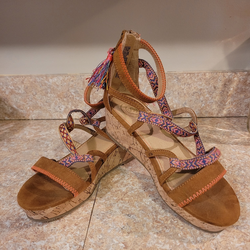 Girls Size 5 Kohls SO Wedges
